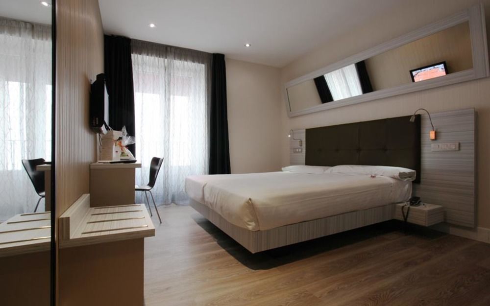 Petit Palace Puerta Del Sol 3* Madri
